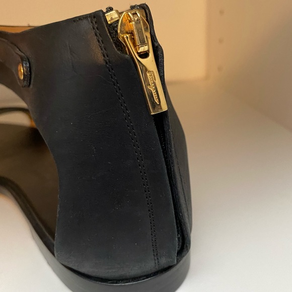 Black leather Salvatore Ferragamo sandals - Picture 5 of 8